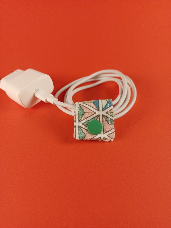 Attache câble Triangle