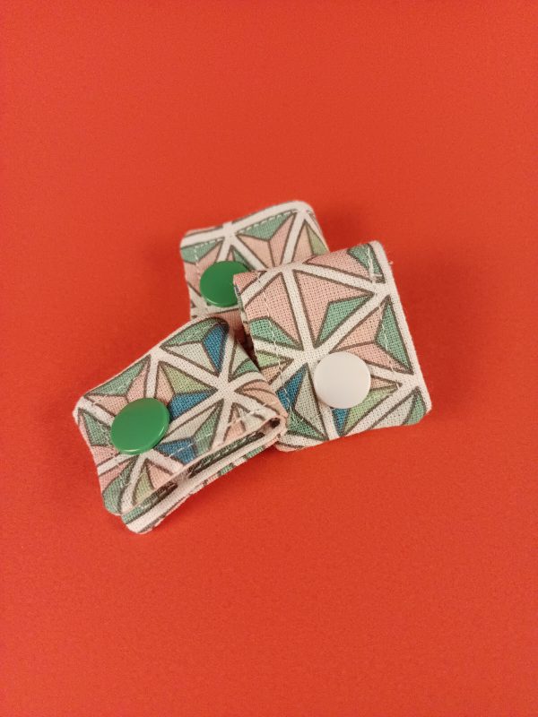 Attache câble Triangle